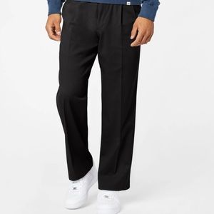 Easy Stretch Khakis, Pleated, Classic Fit
Wrinkle-Free Pants